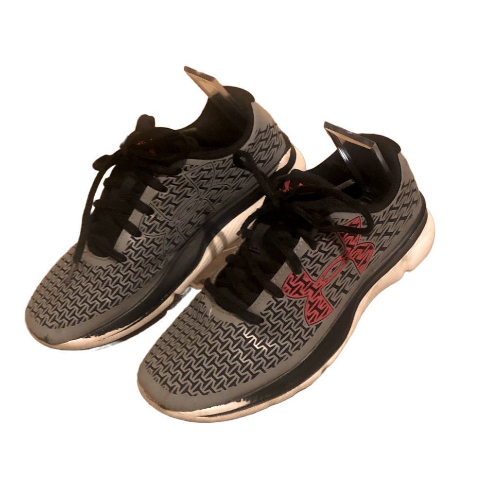 Under armour sneakers, running shoes boys size 4Y